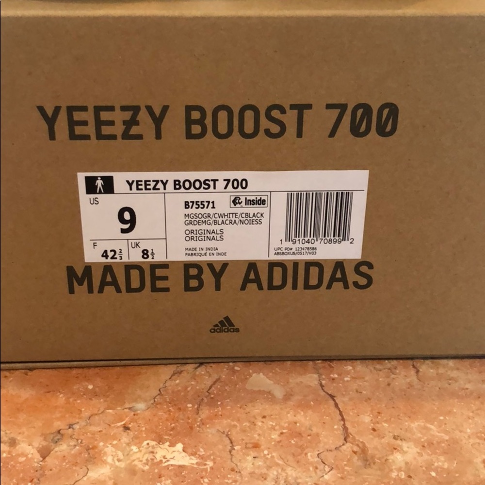 YEEZY BOOST WAVE RUNNER SIZE 9 - Picture 3 of 7